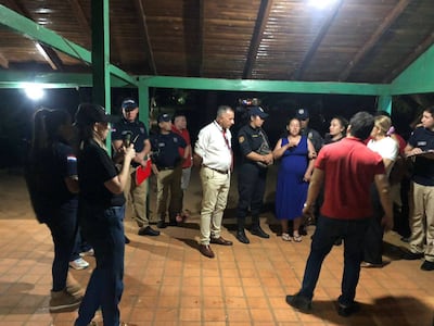 Momento de la reconstrucción del hecho en la vivienda de la víctima fatal.