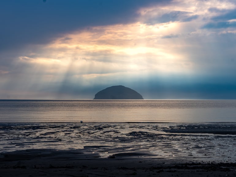 Ailsa Craig, una isla volcánica deshabitada situada en el mar de Irlanda, frente a la costa suroeste de Escocia.