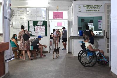 Pacientes aguardando consulta en el Hospital de Lambaré. 