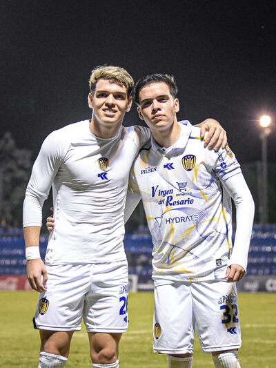 Diego Agustín Fernández (21 años) junto a su hermano Danilo Alejandro Fernández (18 años).