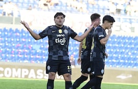 Ródney Iván Redes Cáceres (26 años) ingresó en el segundo tiempo y marcó el tercer tanto para Olimpia en la goleada sobre San Lorenzo en Sajonia.