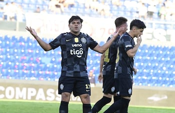Ródney Iván Redes Cáceres (26 años) ingresó en el segundo tiempo y marcó el tercer tanto para Olimpia en la goleada sobre San Lorenzo en Sajonia.