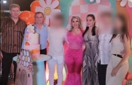 De izq. a der.: Eddie Jara, Julián Vega (padre), Johana Vega (en su cumpleaños) y Juana E. Chávez