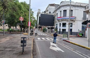 Silenciosa Asunción esperando la hs de partido.