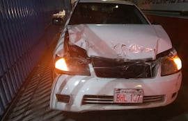 Así quedó el vehículo tras el impacto que recibió por parte del ómnibus de la Línea 79.