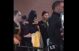 Dalia López salió encapuchada tras abstenerse a declarar.