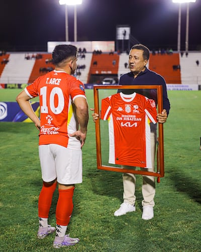 Un trato paternal es el que brinda el presidente Julio César Aldama Ortiz a Teodoro Sebastián Arce y a los jugadores del General Caballero de Juan León Mallorquín, un club familiero, de prolijo manejo y en constante crecimiento.