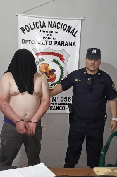 José Rodas, detenido en la comisaría de Alto Paraná, tras ser detenido por supuestos hechos punibles contra niños, niñas y adolescentes.