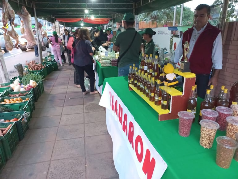 La feria inició a las 07:00, pero se extenderá hasta agotar stock.