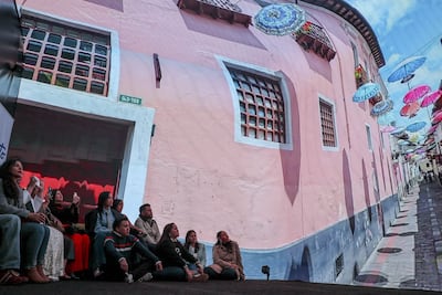 Naturaleza, arquitectura, arte, diversión, tradición, historia, aventura y gastronomía de la capital de Ecuador se disfrutan desde esta semana en la 'Casa Quito', una experiencia inmersiva que condensa, en seis minutos, lo más emblemático de la urbe, en un viaje sensorial que transforma la manera de descubrir y enamorarse de la ciudad.