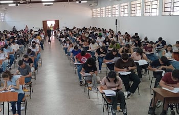 Foto de archivo de un examen para acceder a Becal. Imagen de referencia.