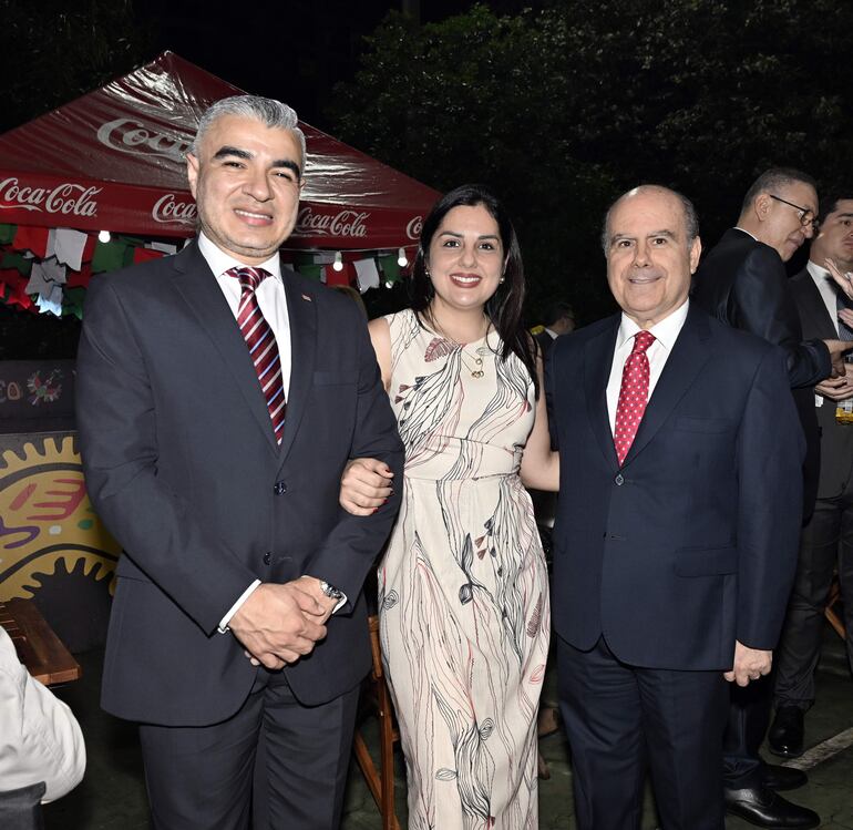 Jeison Granados, embajador de Costa Rica, Viviana Campos y Manuel Francisco Gormaz, embajador de Chile.