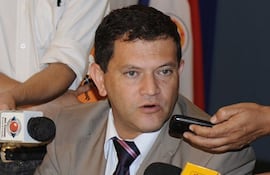 Abg. Raúl Mongelós Schneider, representante legal de 54 navegantes.