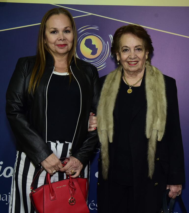 Kika de Sisa y Rosanna Sisa.