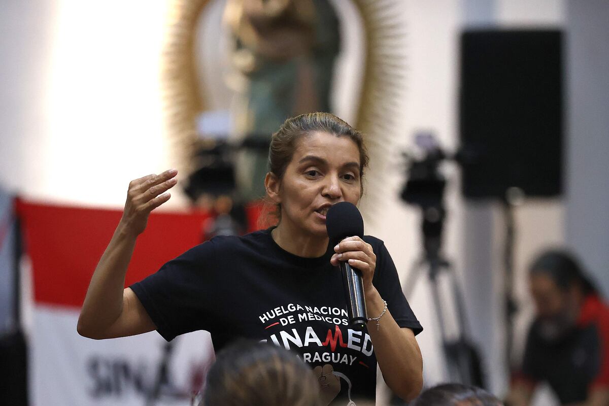 Video: médicos aplaudieron a Dra. Rossana González por su esfuerzo durante medida de fuerza