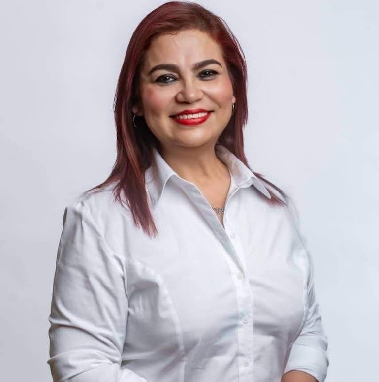 María del Carmen Benítez, exintendenta de Ybycuí (FR), aspira a ocupar la Gobernación de Paraguarí.