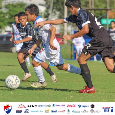 Los gumarelos vencieron a Nacional 3-0 en Parque Guasu
