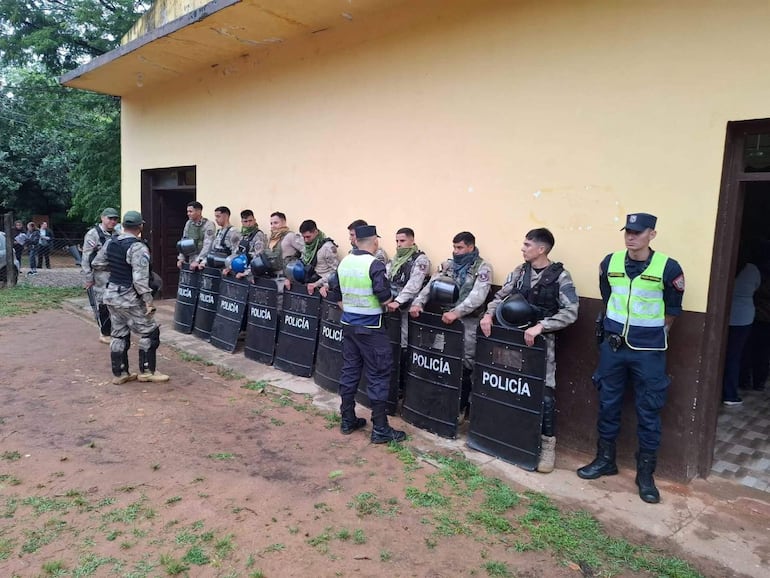 Gresca entre apoderados durante las elecciones en un local de votación de Yataity.