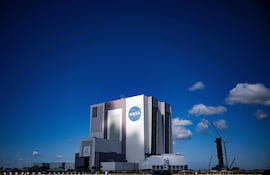 El Edificio de Ensamblaje de Vehículos (VAB) de la NASA, el 9 de febrero de 2026, en el Centro Espacial Kennedy, en Cabo Cañaveral, Florida.