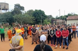 Funcionarios de la Municipalidad de Capiatá y vecinos voluntarios trabajaron para eliminar posibles criaderos.