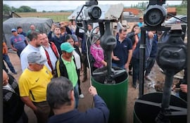 La Gobernación de Central hizo entrega de seis toneles eléctricos a oleros de la localidad de Nueva Italia.