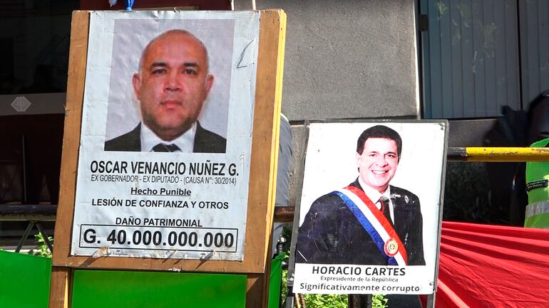 Manifestación contra la corrupción frente a la Fiscalía General del Estado.