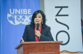 Dra. Sanie Romero de Velázquez, rectora de UNIBE.