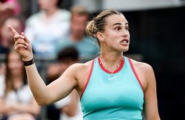 La bielorrusa Aryna Sabalenka protestó tras la suspensión de su partido.