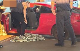 La droga hallada en el interior del vehículo en la Aduana brasileña.