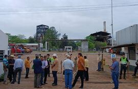 Los cañeros están en la planta de Troche para reunirse con autoridades nacionales.