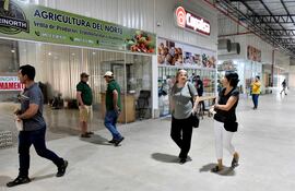 La comunidad de Minga Guazú ya disfruta de los servicios y ofertas que brinda Abasto Este.