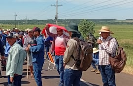Los sesameros realizan cierres intermitentes de la ruta PY08 en el municipio de Gral. Resquín