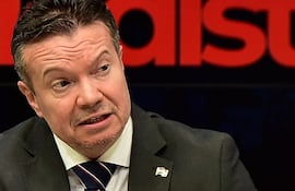 Carlos Arregui, destituido del directorio del BNF por un decreto de Santiago Peña.