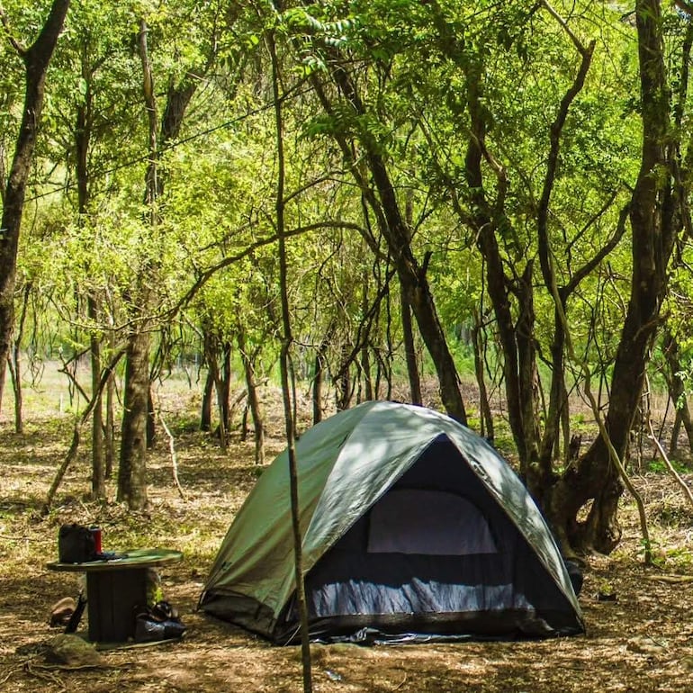 Cabañas, hospedajes y espacios de camping ofrecen una opción para descansar en contacto con la naturaleza.