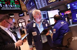 Bolsas globales abren con caídas tras anuncio de aranceles del presidente de Estados Unidos, Donald Trump.