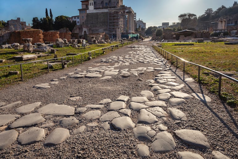 Via Sacra en el Foro Romano, Roma, Italia.