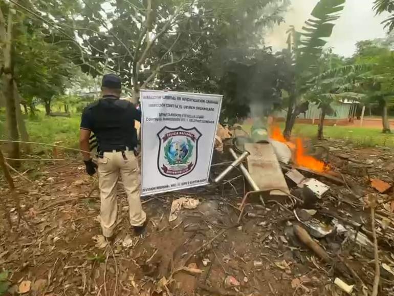 La droga incautada por la Policía Nacional en Karapaí, fue destruida en el lugar.