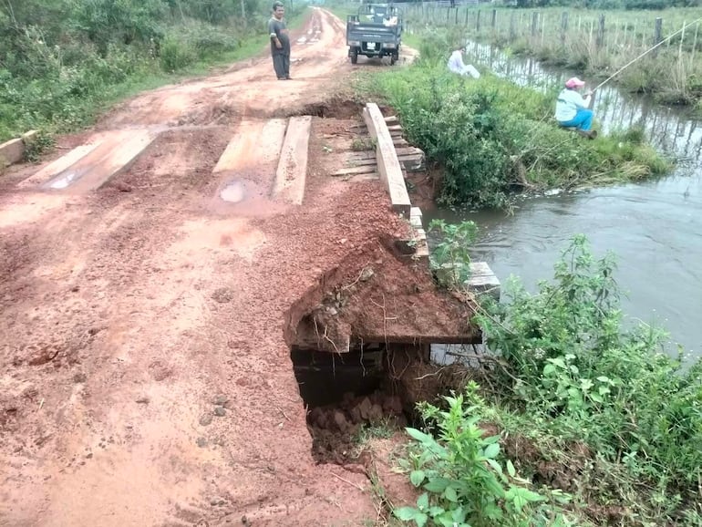 Los recientes temporales dejaron dañados varios puentes y caminos rurales intransitables