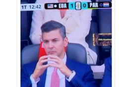 Captura del presidente Santiago Peña durante el debut de la Albirroja en el mundial del Fútbol.