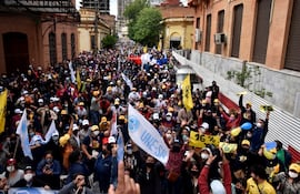 A fuerza de protestas, docentes han obtenido privilegios.