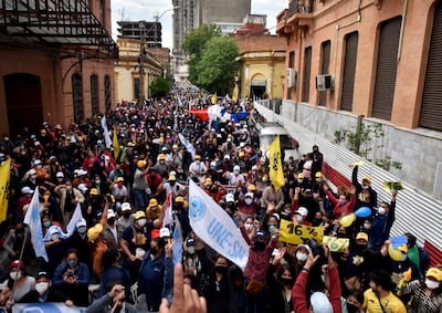 A fuerza de protestas, docentes han obtenido privilegios.