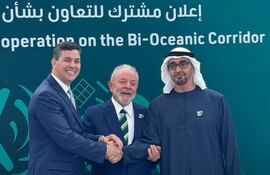 El presidente de Paraguay, Santiago Peña, con su par del Brasi, Ignacio Lula, en la COP28, en Dubai.