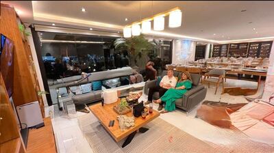 Imágenes compartidas en el Senado ayer, que serían del interior de la quinta "Doña Julia", del comandante Carlos Benítez, ubicada en la ciudad de Areguá.