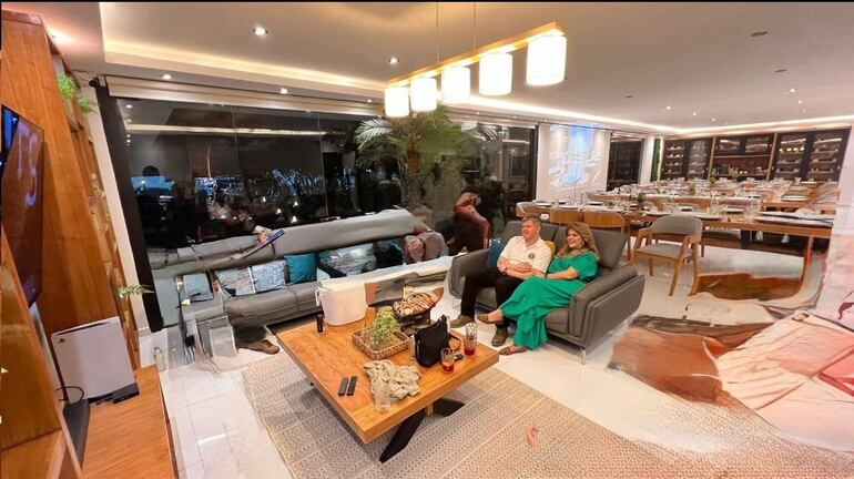 Imágenes compartidas en el Senado ayer, que serían del interior de la quinta "Doña Julia", del comandante Carlos Benítez, ubicada en la ciudad de Areguá.