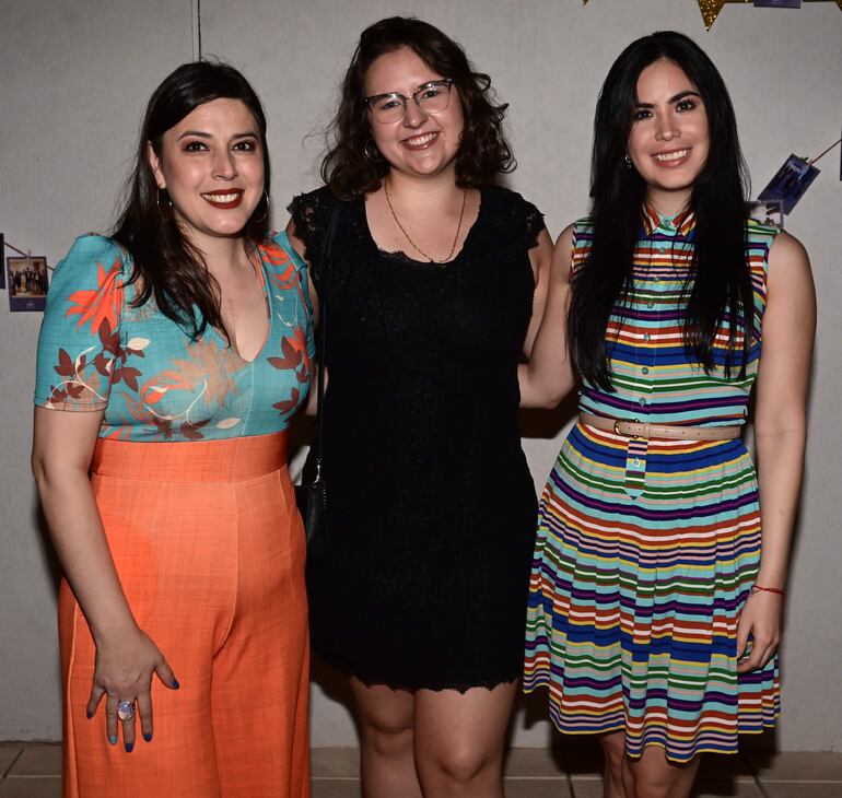 Addy Alvarenga, Maite Ouchar y Carmen Paredes.