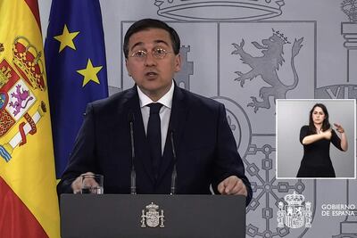 Captura de video de la señal de La Moncloa, durante la declaración institucional del ministro de Asuntos Exteriores, Unión Europea y Cooperación, José Manuel Albares, en la que ha anunciado que España ha llamado a consultas a su embajadora en Buenos Aires tras las palabras pronunciadas este domingo en Madrid por el presidente de Argentina, Javier Milei, sobre el presidente del Gobierno, Pedro Sánchez, y su mujer, Begoña Gómez, a la que ha tachado de "corrupta".