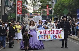 Desfile por el Día de la Primavera en calle Palma.