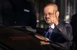 Badr bin Hamad al-Busaidi, ministro de Exteriores de Omán, país mediador en las negociaciones indirectas entre EE.UU. e Irán.