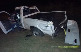 La camioneta involucrada en un accidente fatal en Amambay, quedó con severos daños.