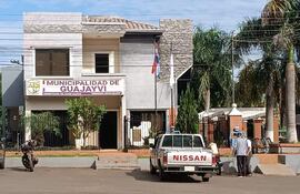 Los concejales de la Municipalidad de Guajayví discuten sobre la aprobación ficta del balance en la sede municipal.